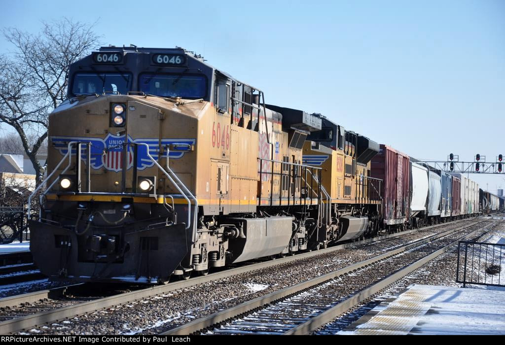 Westbound manifest eases out of Proviso Yard